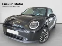 Usado Mini Cooper Essential 135 kW (184 CV) 2024 Negro Utilitario