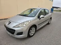 Usado Peugeot 207 Active 70 CV (51 kW) 2010 Gris / plata Berlina