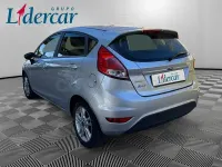 Usado Ford Fiesta Titanium 100 CV (73 kW) 2015 Gris / plata Utilitario