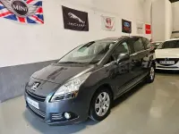 Usado Peugeot 5008 Active 120 CV (88 kW) 2014 Gris / plata Monovolumen