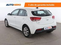 Usado Kia Rio 120 CV (88 kW) 2023 Blanco Berlina