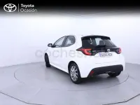 Usado Toyota Yaris Hybrid Active 116 CV (85 kW) 2023 Blanco Berlina