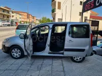 Usado Peugeot Partner Tepee Premium 110 CV (80 kW) 2011 Gris / plata Monovolumen