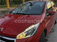 Usado Peugeot 208 Active 82 CV (60 kW) 2019 Rojo Utilitario
