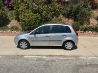 Usado Ford Fiesta Trend 68 CV (50 kW) 2004 Gris / plata Utilitario