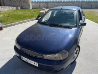 Usado Ford Mondeo RS 170 CV (125 kW) 1999 Azul Berlina