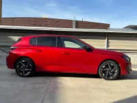 Usado Peugeot 308 Allure 130 CV (95 kW) 2023 Rojo
