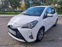 Usado Toyota Yaris Hybrid Active 100 CV (73 kW) 2017 Blanco Berlina