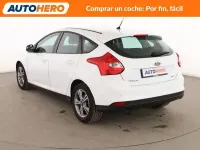 Usado Ford Focus 125 CV (91 kW) 2014 Blanco Berlina