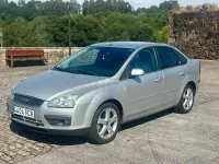Usado Ford Focus Ghia 115 CV (84 kW) 2006 Gris / plata Berlina