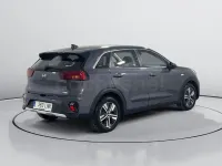 Usado Kia Niro 141 CV (103 kW) 2021 Gris / plata SUV