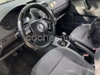 Usado VW Polo Highline 75 CV (55 kW) 2003 Gris / plata Berlina