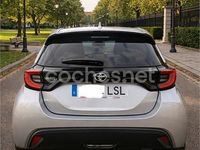 Usado Toyota Yaris 125 CV (91 kW) 2021 Gris / plata Utilitario