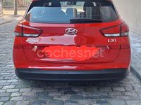 Usado Hyundai i30 120 CV (88 kW) 2020 Rojo Familiar