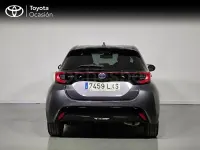 Usado Toyota Yaris Hybrid Style 116 CV (85 kW) 2022 Gris / plata Berlina