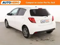 Usado Toyota Yaris Active 100 CV (73 kW) 2015 Blanco Utilitario
