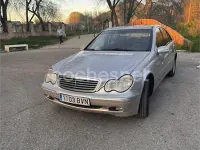 Usado Mercedes C220 Elegance 143 CV (105 kW) 2002 Gris / plata Berlina