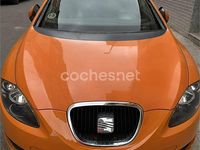Usado Seat Leon Sport 105 CV (77 kW) 2008 Naranja Utilitario