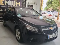 Usado Chevrolet Cruze LT 124 CV (91 kW) 2011 Negro Berlina