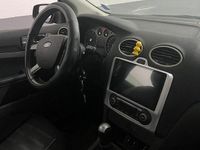 Usado Ford Focus 110 CV (80 kW) 2008 Rojo Familiar