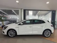 Usado Renault Mégane IV Zen 130 CV (95 kW) 2018 Blanco Berlina