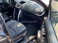 Usado Peugeot 207 68 CV (50 kW) 2013 Negro Berlina