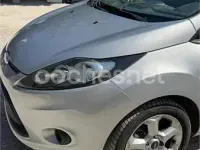 Usado Ford Fiesta Trend 82 CV (60 kW) 2010 Gris / plata Berlina