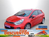 Usado Kia Rio 84 CV (61 kW) 2015 Rojo Berlina