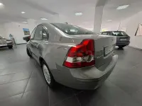 Usado Volvo S40 Momentum 110 CV (80 kW) 2005 Gris / plata Berlina
