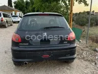 Usado Peugeot 206 75 CV (55 kW) 2006 Negro Berlina
