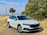 Usado Skoda Octavia Ambition 115 CV (84 kW) 2022 Blanco Familiar