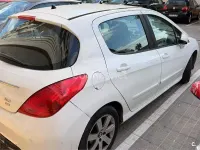 Usado Peugeot 308 Active 112 CV (82 kW) 2013 Blanco Berlina
