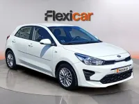 Usado Kia Rio 84 CV (61 kW) 2021 Blanco Berlina