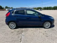 Usado Ford Fiesta Trend 95 CV (69 kW) 2012 Azul Utilitario