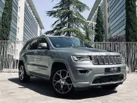 Usado Jeep Grand Cherokee Overland 250 CV (183 kW) 2019 Gris / plata SUV
