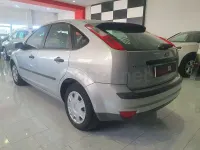 Usado Ford Focus Trend 101 CV (74 kW) 2005 Gris / plata Berlina