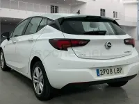 Usado Opel Astra Selective 110 CV (80 kW) 2019 Blanco Berlina