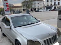 Usado Mercedes C220 Classic 143 HP (105 kW) 2002 Cinzento Sedan