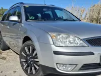 Usado Ford Mondeo Ghia 145 CV (106 kW) 2003 Gris Berlina