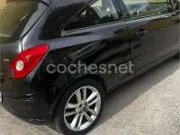 Usado Opel Corsa 70 CV (51 kW) 2006 Negro Utilitario