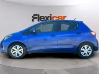 Usado Toyota Yaris Hybrid Business Edition 116 CV (85 kW) 2020 Azul Berlina