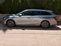 Usado Skoda Octavia 150 CV (110 kW) 2025 Gris / plata Familiar