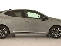 Usado Renault Clio Techno 90 CV (66 kW) 2025 Gris Utilitario