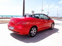 Usado Peugeot 307 CC 110 CV (80 kW) 2007 Rojo Descapotable