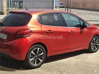 Usado Peugeot 208 110 CV (80 kW) 2018 Rojo Utilitario