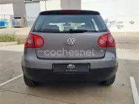 Usado VW Golf IV Highline 102 CV (75 kW) 2005 Gris / plata Berlina
