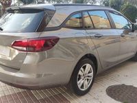 Usado Opel Astra Selective 110 CV (80 kW) 2017 Gris / plata Familiar