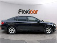 Usado Skoda Superb Active 150 CV (110 kW) 2018 Negro Familiar