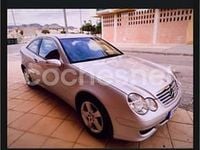 Usado Mercedes C220 150 CV (110 kW) 2006 Gris / plata Berlina