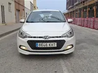 Usado Hyundai i20 84 CV (61 kW) 2018 Blanco Berlina